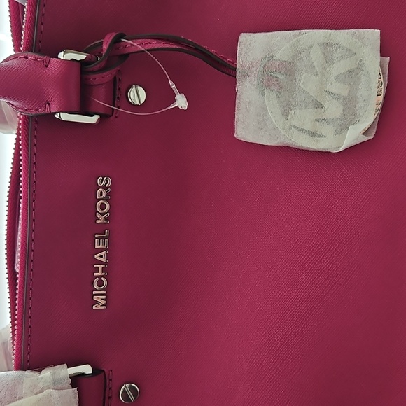 Michael Kors Sutton Leather Women's Handbag Deep Pink Brand New - Picture 1 of 5